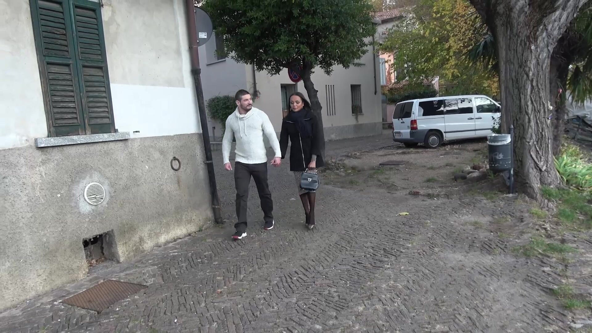 Shemale Fucks a Strong Big Man at His Home on the First Date
